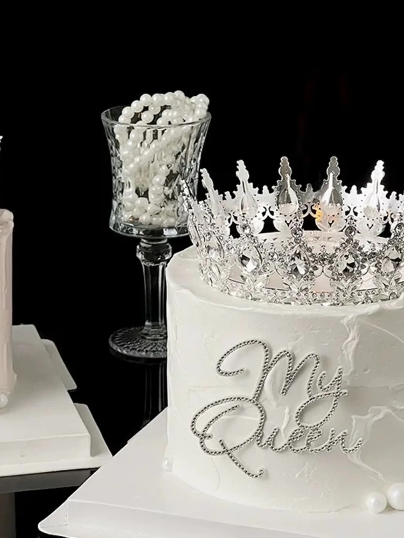 Crown Design Cake Topper, 1 Count Elegant Rhinestone Crown Cake Decoration, Wedding Cake Toppers, Cake Decorations for Birthday Party Wedding Baby Shower, Ornaments