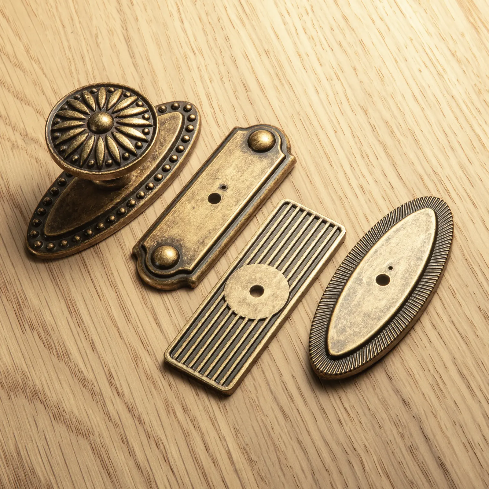 Goo-Ki Antique Brass Vintage Distressed Door Knobs with Oval Backplate, Sunburst Floral Zinc Alloy Handlesets - Interior Door Handles with Functional Linear Backplate, Durable, Easy Effortless Installation for Cabinets, Vintage Furniture, Door Handles Int