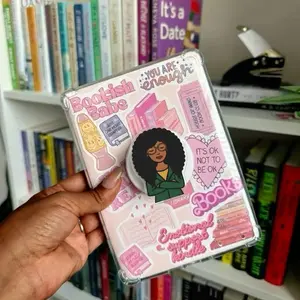 Daria’s Kindle Grip, Black Girl Reading Book Phone Grip, Magnetic Book Lover Accessory For Kindle & Phone, Cute Literary Gift For Her