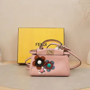Pre-owned FENDI Calfskin Leather Shoulder Bags 5.91" Shoulder Bag DS042040 A120