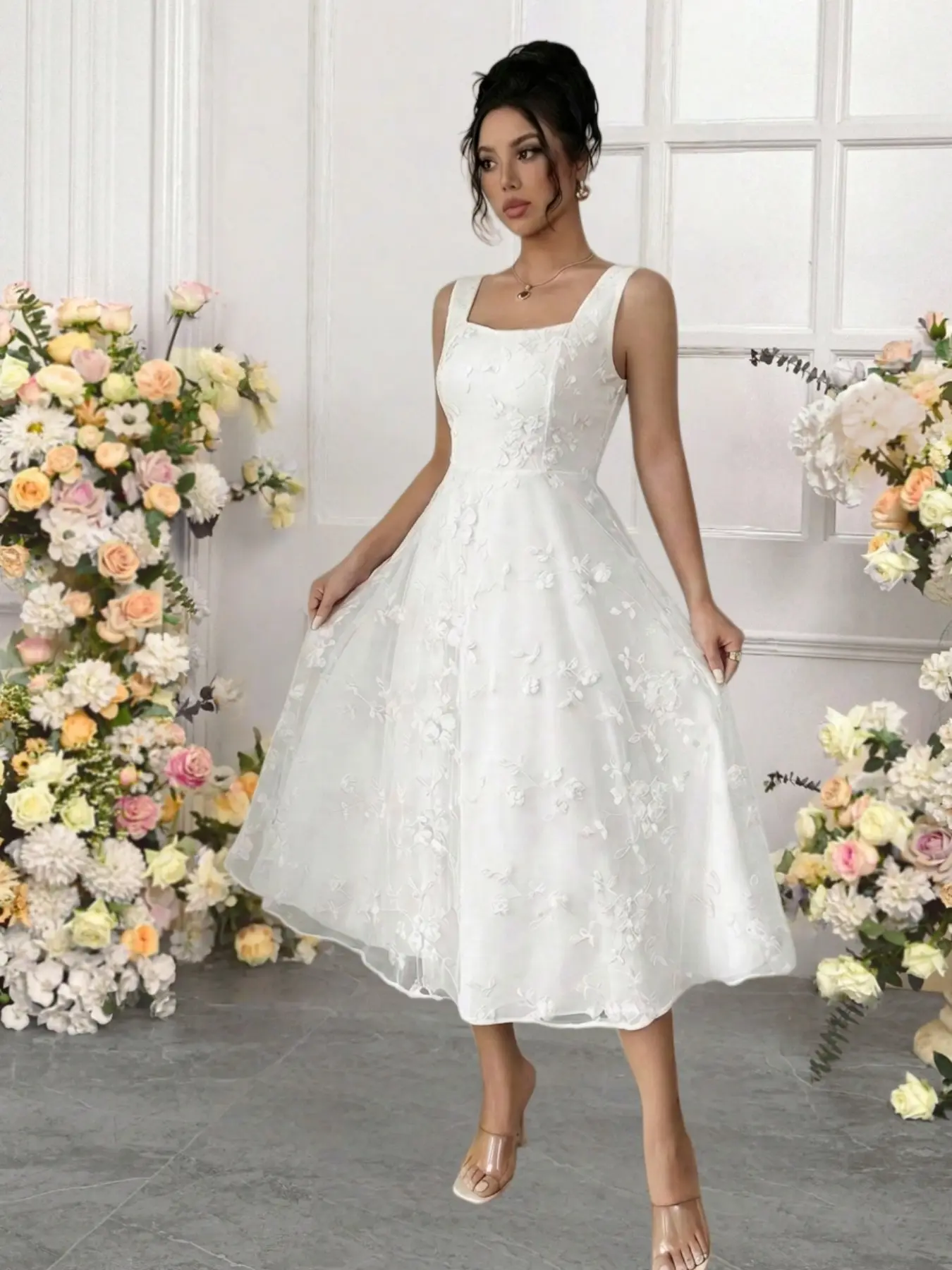 Elegant Women's Sleeveless Mesh Dress, Classy Dresses, Solid Color Embroidered Evening Gown, Embroidery, Formal Wear, Chic No-Shoulder Design, Perfect for Special Occasions, Formal Dresses