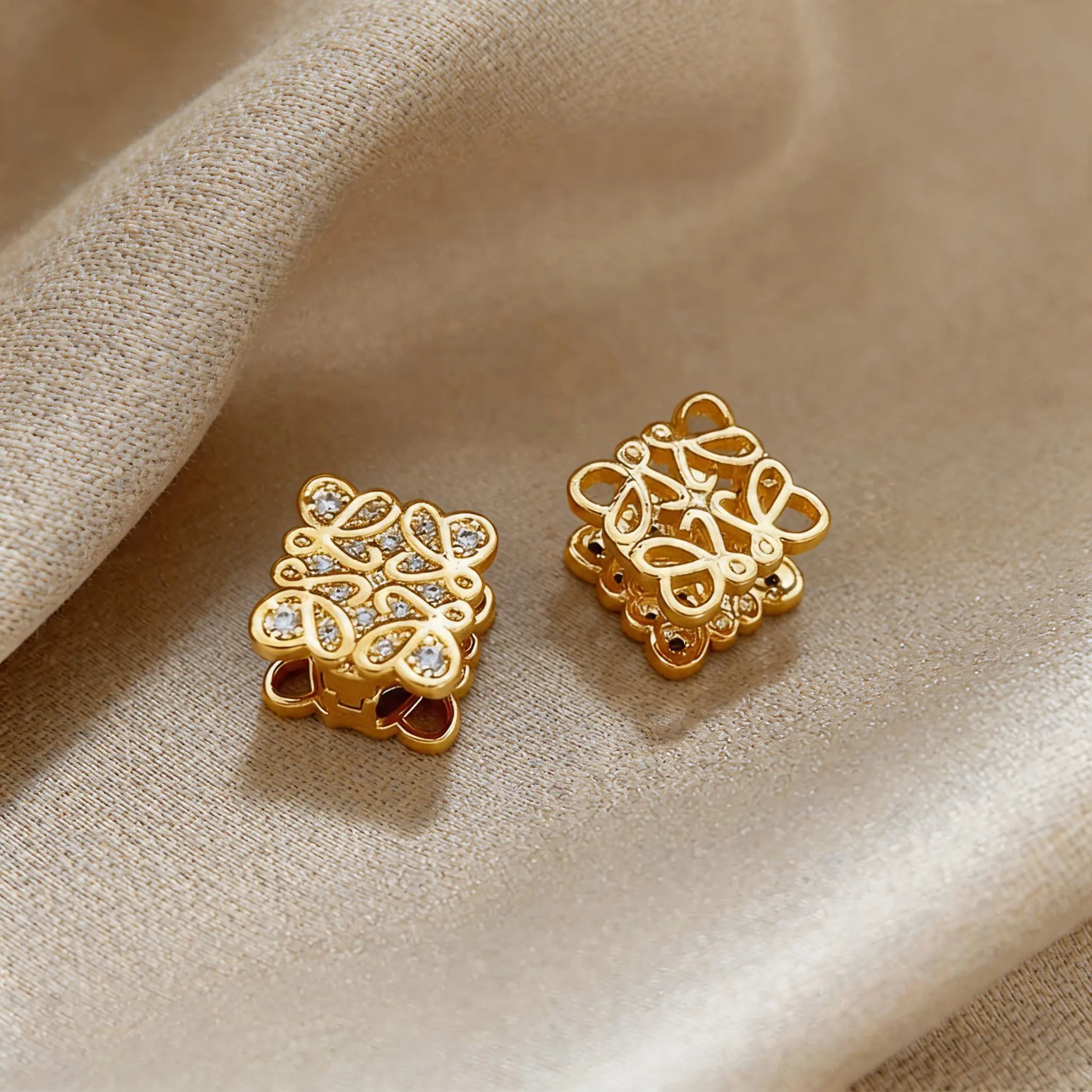 Women's Elegant 14mm×14mm Gold-Tone Square Hollow Geometric Rhinestone Stud Earrings with Flat Backs - 9g per Pair Glass Costume Jewelry, Affordable Fashion, Bling Effect, Dimensions Highlighted, All Seasons Stylish Accessories for Everyday Wear, Gifting,