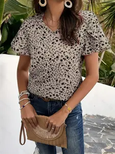 A ladies' khaki casual floral V-neck leaf-sleeve shirt top is perfect for both work and vacation, Womenswear