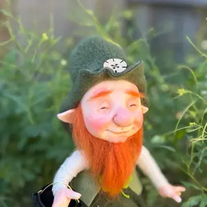 Mini Leprechaun duende de la buena suerte y fortuna 25 cm Handmade Irish Magic Decor for Shelves Desks and Special Corners