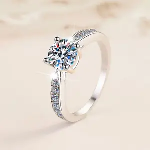 Women’s S925 silver ring with D color VVS moissanite, four-prong design, fashionable best-seller, 18K gold plated, 1 carat moissanite
