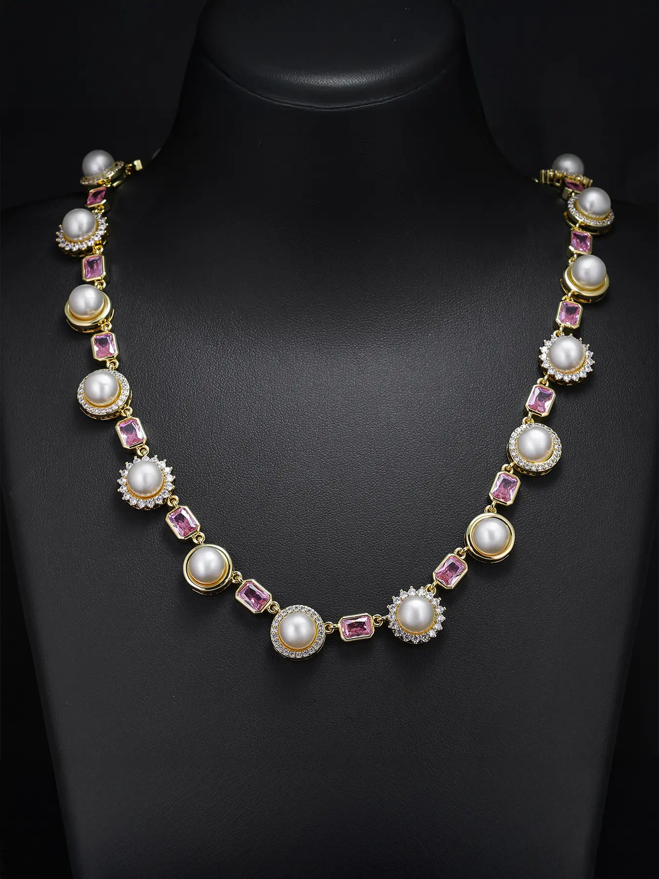 1PC ICED CHICS white pearl pink necklace, Chain Necklaces, Copper Chain Jewelry, a vibrant Fashionable Accessory that significantly enhances your temperament. It's the best gift for your partner and mom Iced Out Jewelry