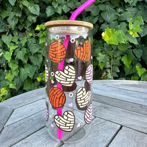 Cute Concha Cup | Cafecito y Chisme Cup | 20 oz comes with lid and straw included !