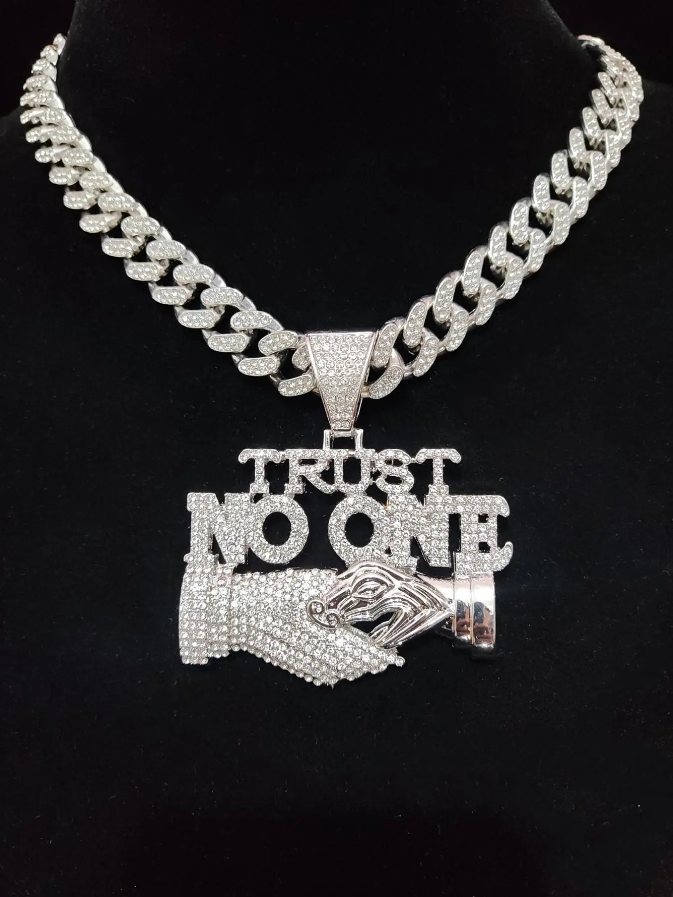 2024 Fashion Rhinestone Decorated Cuban Link Chain Necklace with Letter Handshake Shaped Pendant Design, Punk Casual Trendy Chain Pendant Necklace for Party & Daily Decoration Without Box