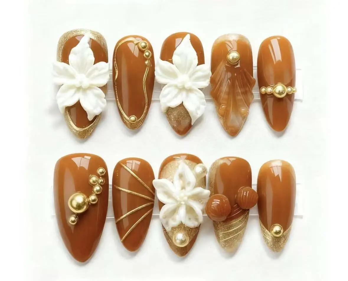 Emma:Beautiful Handmade Nails Open InLive Crystal Liveroom
