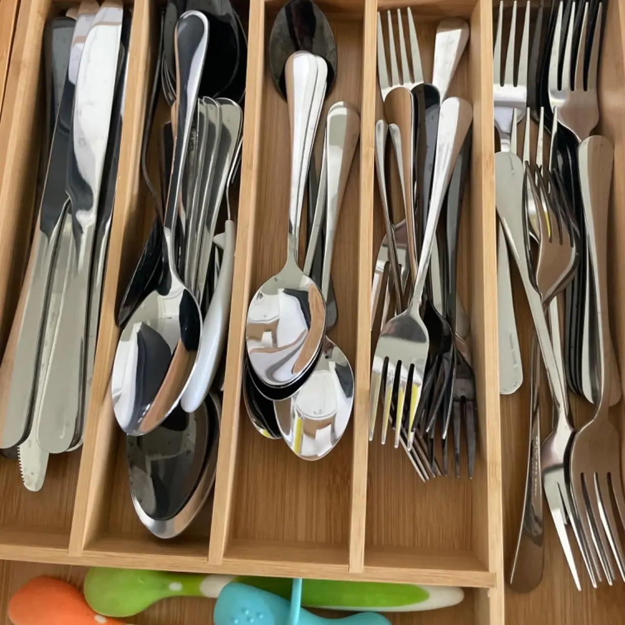 40 Pcs Silverware Stainless Steel Flatware Set 40 Pcs Silverware Stainless Steel Flatware Set