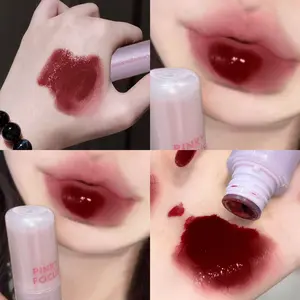 Clear and glossy lip glaze, moisturizing and hydrating mirror-finish lip gloss. Natural color payoff, long-lasting and non-fading glass-like lip color. Shiny finish lip gloss, a must-have for parties, gatherings, and holidays. Creates a full and perfect l