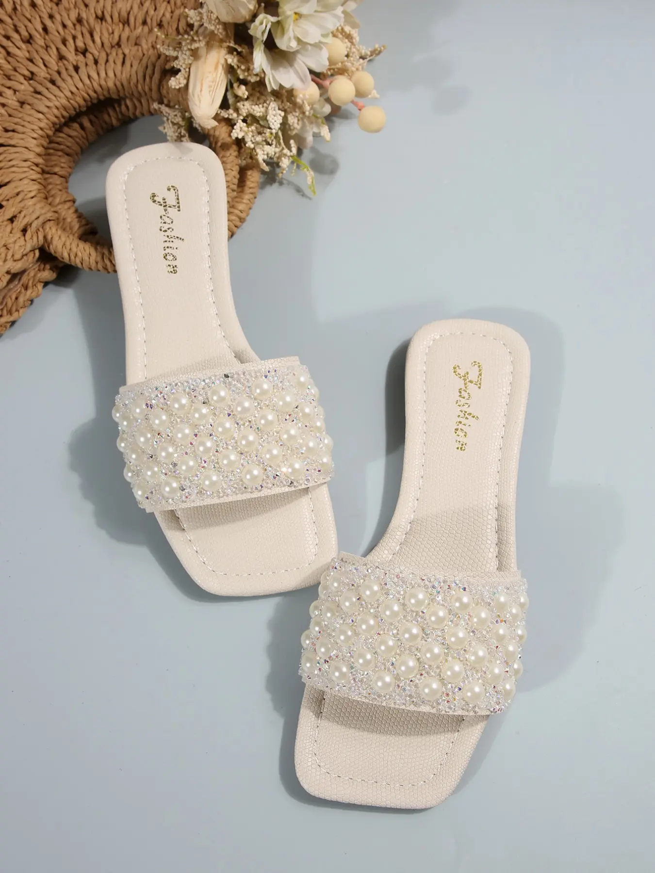 Women's Slip-On Elegant Comfortable Casual Rhinestone Pearl Flat Fashion Beach Slippers, PU Leather Gingham Design, Rubber Sole, Flat Summer Sandals, Footwear For Beach, Daily Fashion Footwear, Fashionable Comfy Sandals