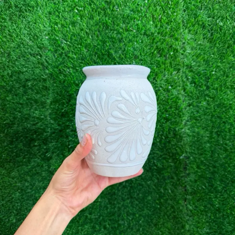 Handmade 1 Liter Relieve Cantarito Cielito Lindo- Blanco Blanco.