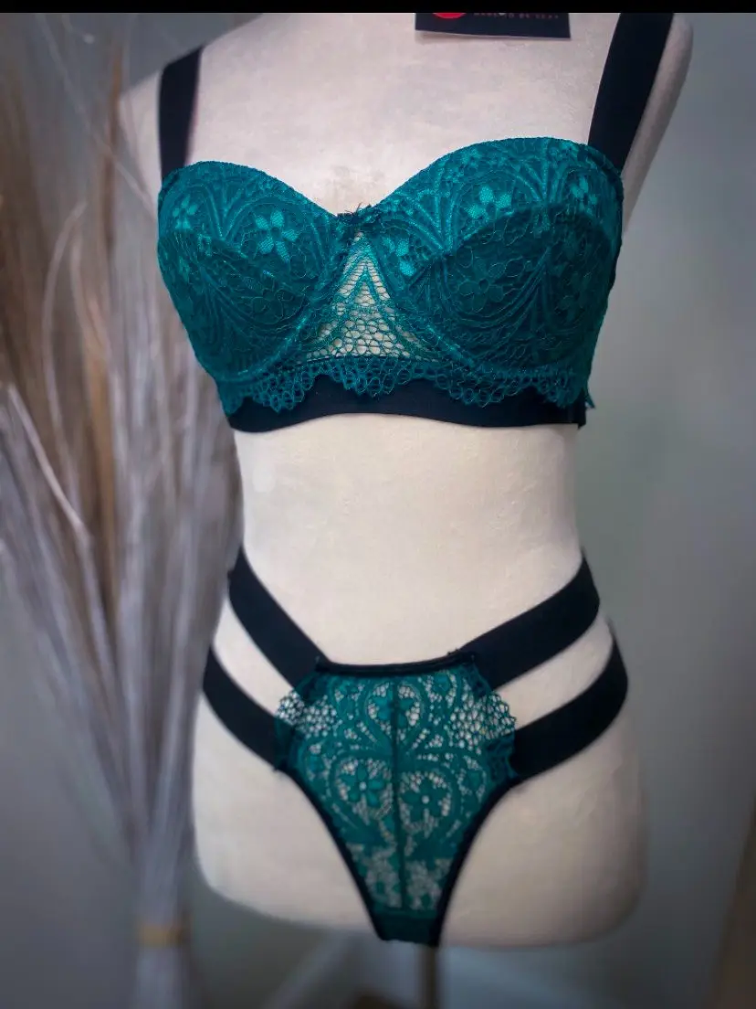 Esmeralda Set Emerald Green Padded Underwire Bra with Matching String Panty - Comfortable Design for Women's Womenswear