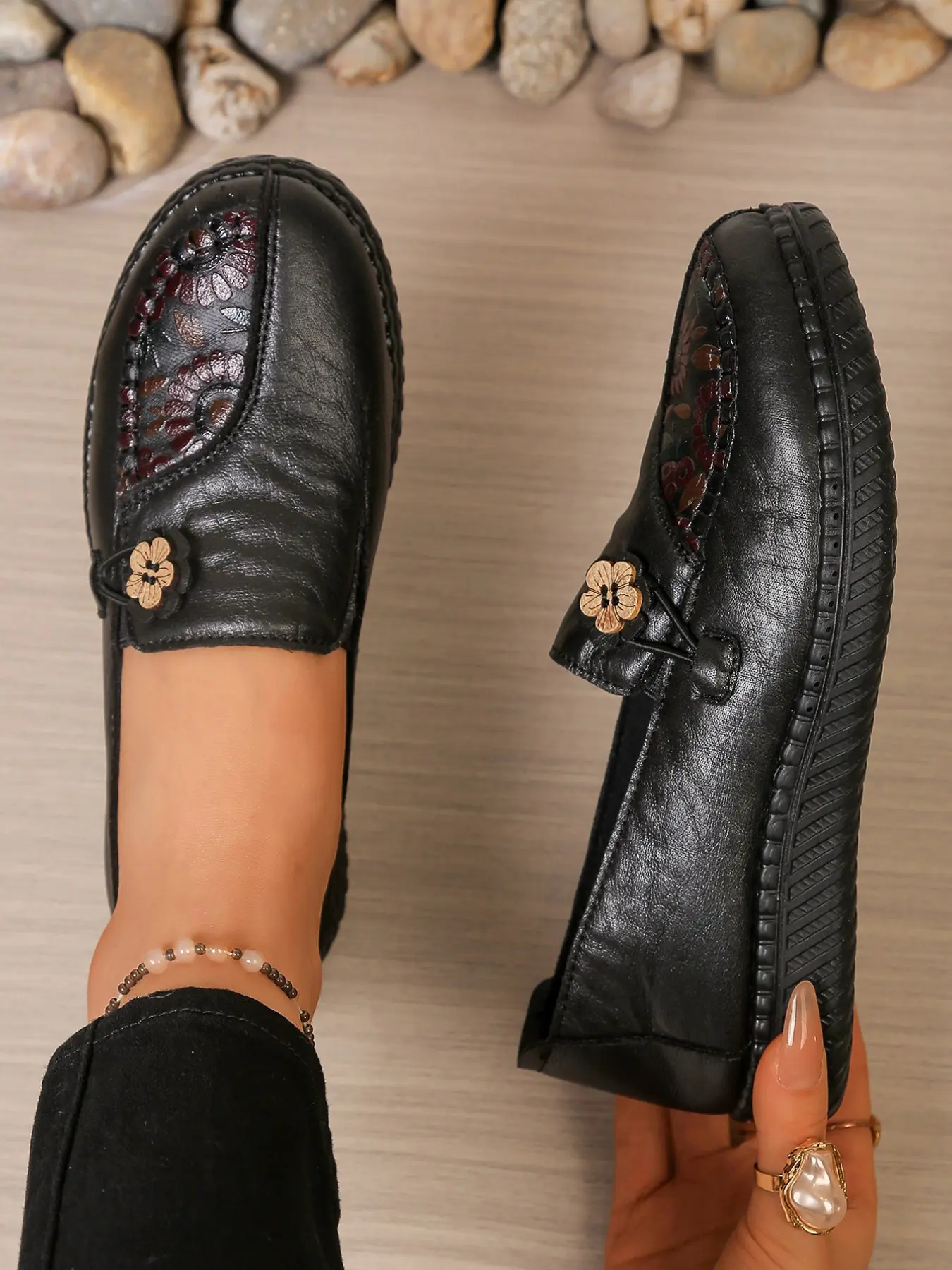 Women's Mid-Aged Mother Shoes Spring & Fall Anti-Slip Soft Sole Lightweight Slip On Grandma Shoes Thick Bottom Elderly Shoes Casual Soft Sole Slip Ins Shoes Soft Soled Slip On Footwear