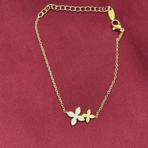 Lucky Flower 316L Stainless Steel Bracelet Waterproof Non Tarnished Jewelry with Elegant Floral Design