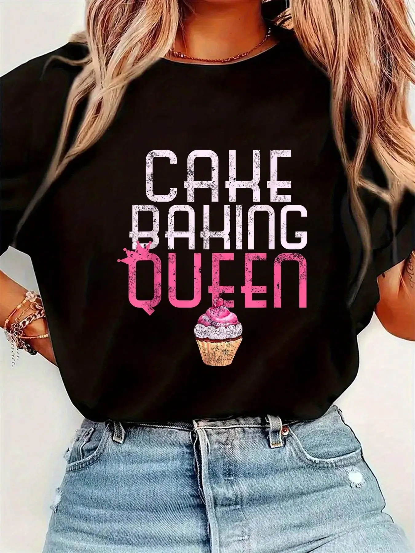 Cake T-Shirt Cake Baking Queen Cupcake Bakers Pastry Chefs T-Shirt Womens Round Neck Short Sleeve T-Shirt Fashion Graphi
