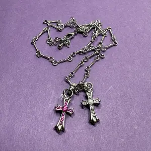 Heavyweight Cross Necklace Vintage 50cm Unisex Stainless Steel Chain Jewelry with Unique Floral Design for Men and Women Retro Elegance