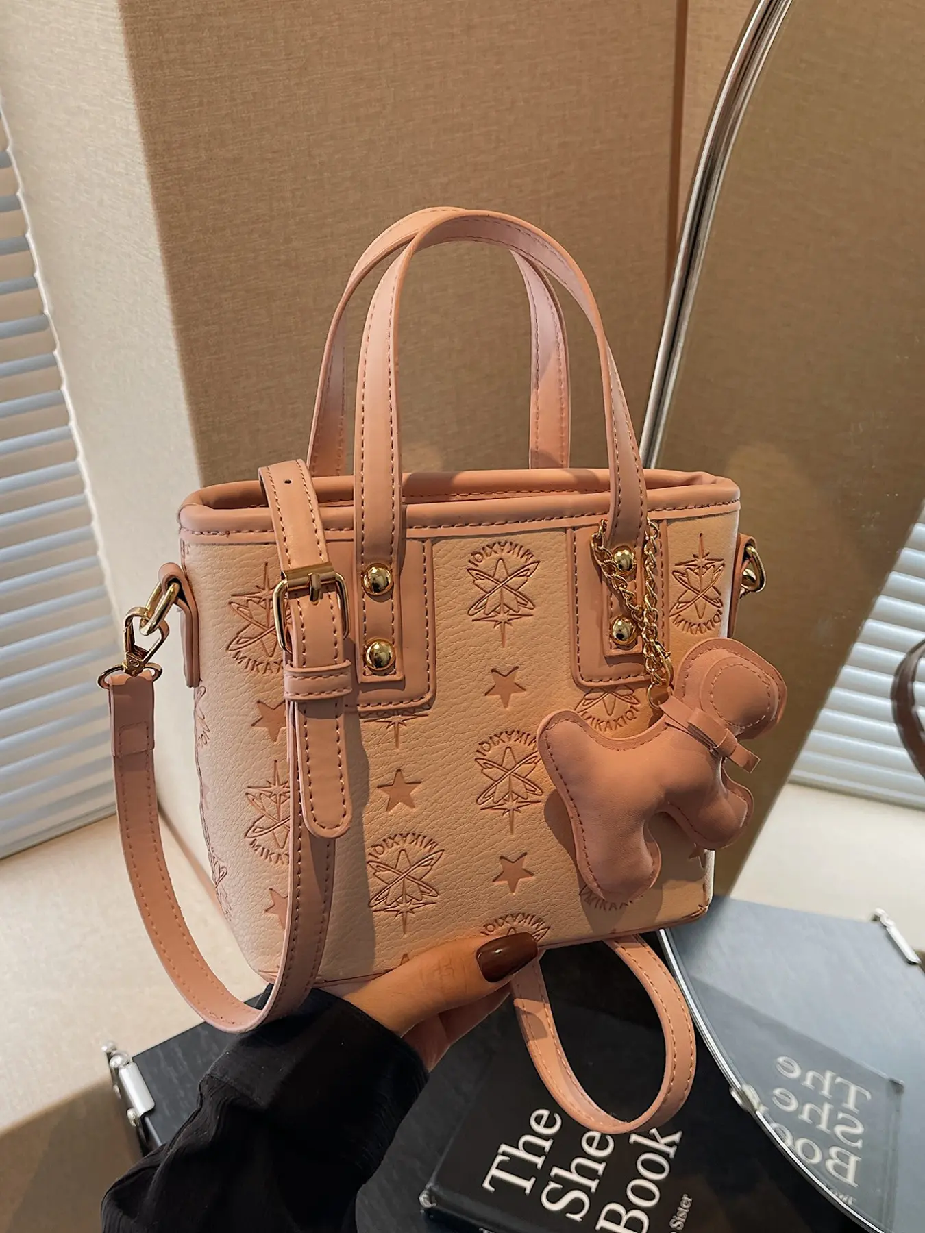 2026 New Fashion Floral Embossed Bucket Bag, Elegant Luxurious Women's Commuter Crossbody Bag, French Style Small Handbag, Daily Commuting Purse