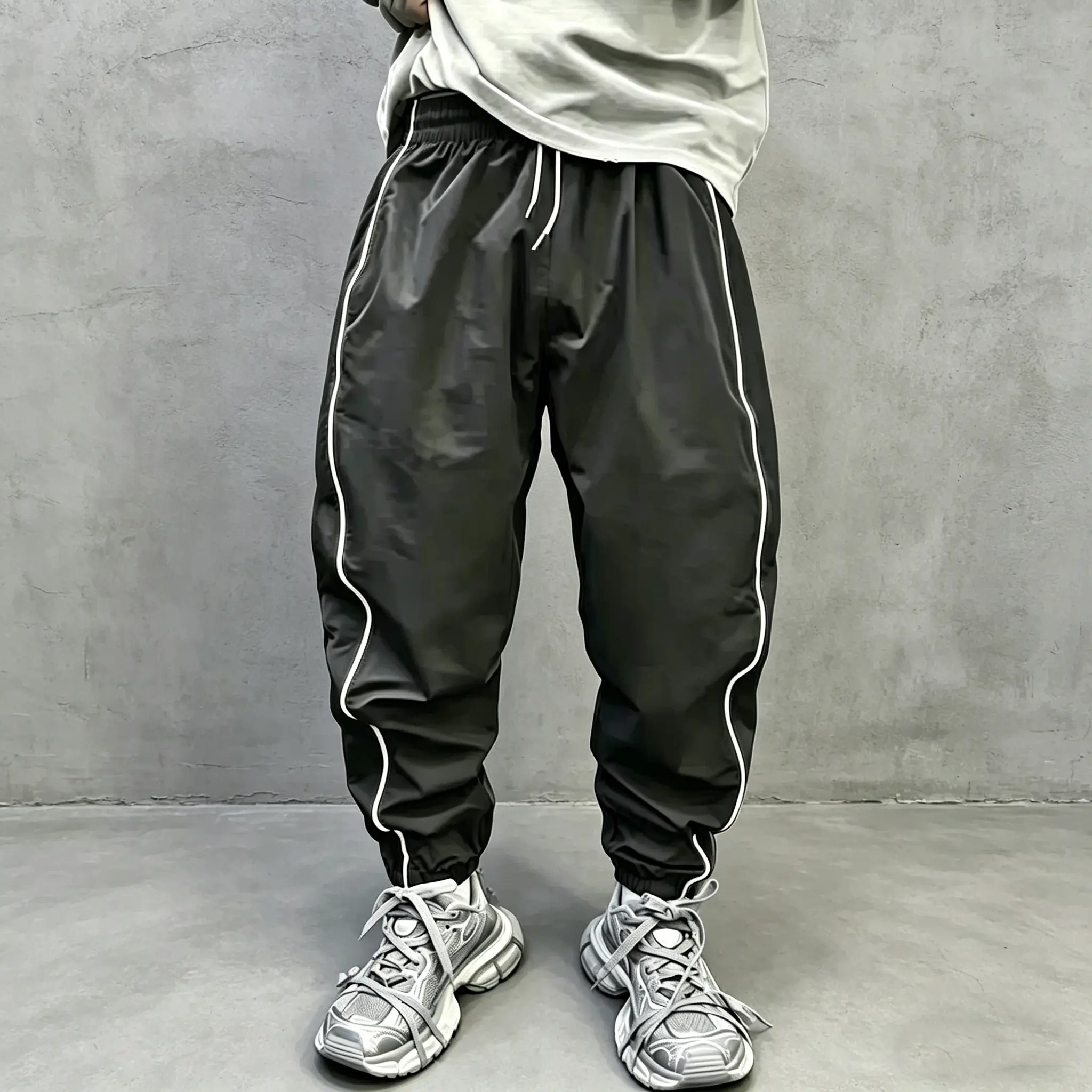 Men’s jogger pants with side stripes in a retro street style; men’s casual drawstring wide-leg athletic joggers suitable for skateboarding, fitness, and everyday wear; American fashion—versatile, trendy style; suitable for all seasons; these jogger pants.