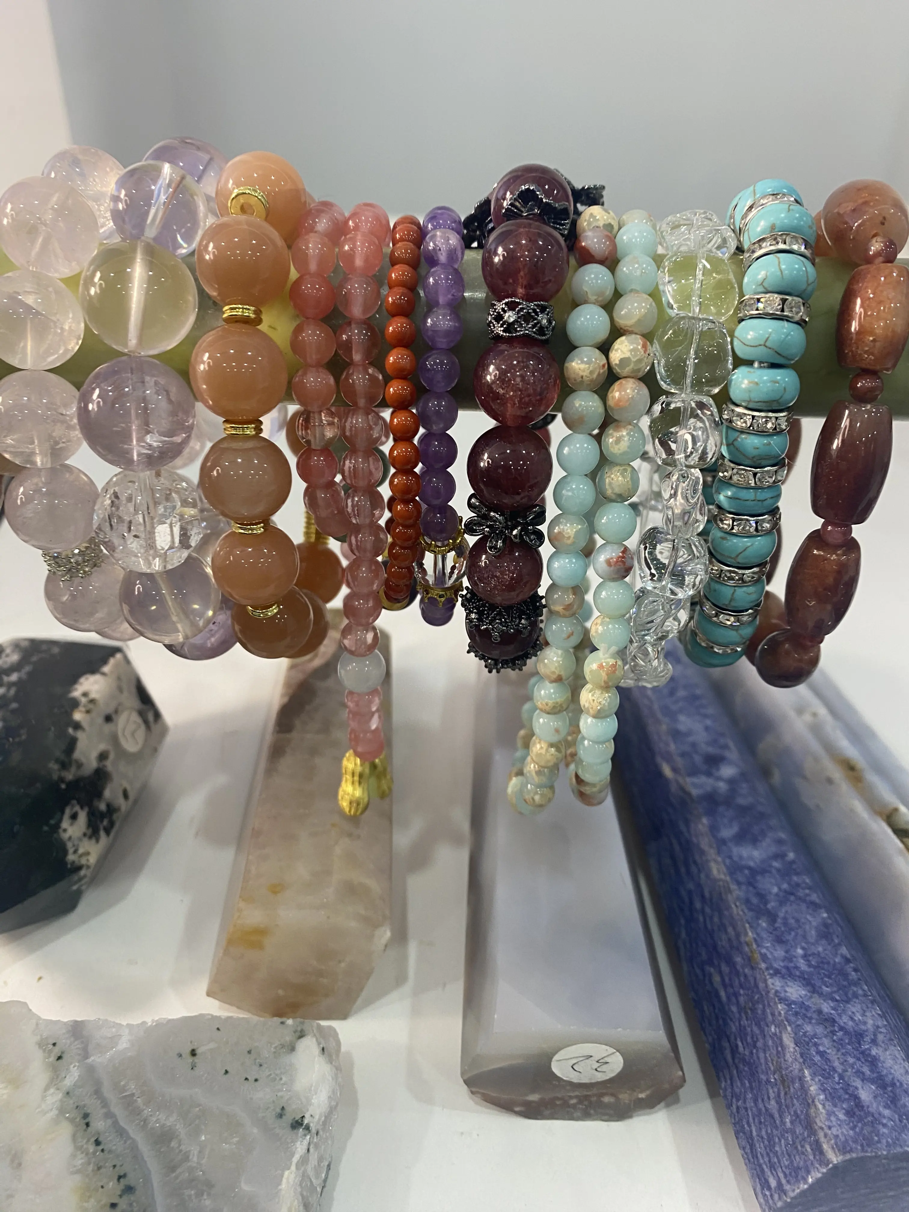 Chakra Energy Kit - Unisex Beaded Bracelet Sets & Stacked Raw Stones Bundle, Crystal Beginners' Meditation Tool for Energy Balancing & Empowerment, Stacked Bracelets