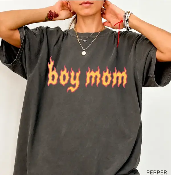 Comfort Colors 90s Boy Mom T-Shirt - Men & Women's Unisex Graphic Tee - Vintage Y2k Edgy Biker TShirt - Cool Mother T-Shirt - Cute Mama of Boys Tee