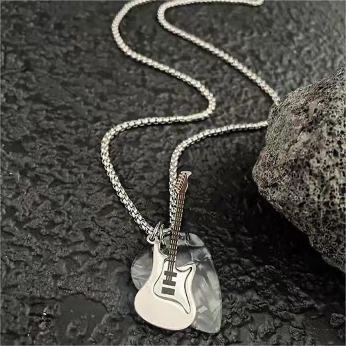 Men's Musical Mini Electric Guitar Pendant Necklace - Sturdy Lightweight Box Chain, Unique Transparent Guitar Pick Design, Men's Accessories for Punk Enthusiasts, Valentine's Day