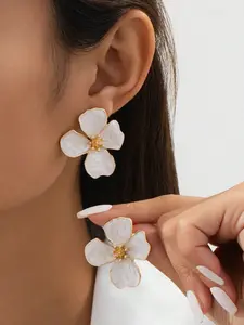 1 Pair White Tie Dye Metal Alloy Dangle Asymmetrical Boho Style Floral Flower Stud Earrings, Wedding Gift For Women