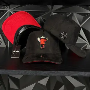 Chino 5.7 SnapBack hat-black/red suede Chino 5.7 SnapBack hat-black/red suede
