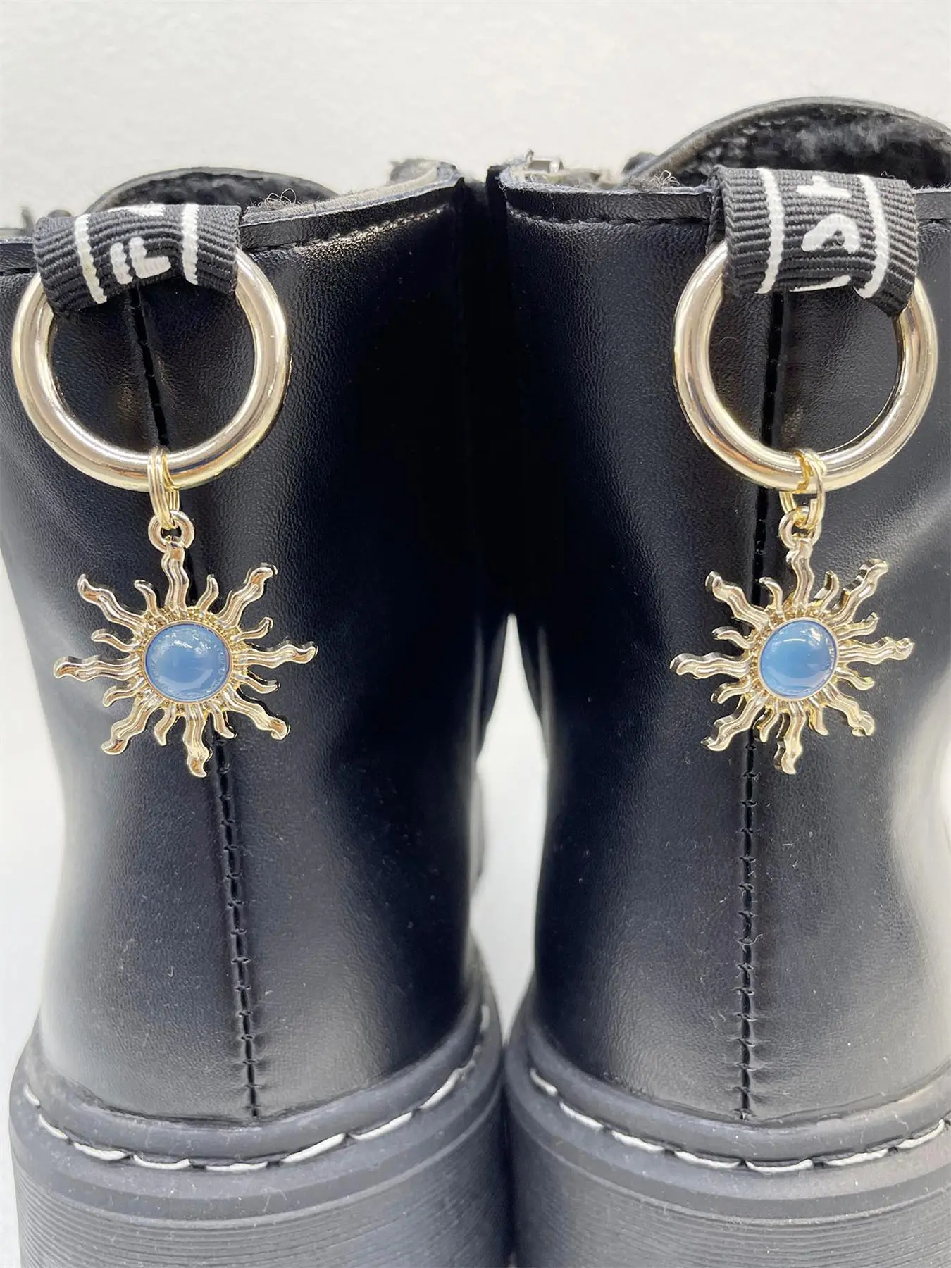 1 Pair Punk Style Artificial Gemstone Decorated Rhinestone Shoes Charms, Sun Shaped Shoes Decoration for Boots, Fashionable Decorative Shoe Accessories for Women & Men, Valentine's Day, Gift, Bling Shoe Charms