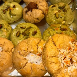 Box of 4 cookies two different flavors as your preference