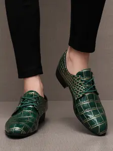 Men's New Derby Shoes, Glossy Finish, Embossed Design, Fashionable Business and Wedding Shoes, Luxury Style, Essential Footwear