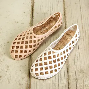 Women's fashionable jelly shoes flat shoes - slip on, breathable and soft, casual and versatile, a must-have for beach fishing