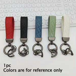 A practical and stylish car keychain with a D-ring - a fashionable pendant for both men and women to hang on their car keys