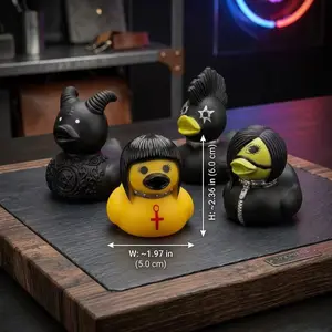 4 pieces of Jeep ducks, rubber ducks, the ducks are Jeep vehicles, the rubber ducks are Jeep vehicles, car dashboard ornaments, Halloween ducks used for Jeep vehicles