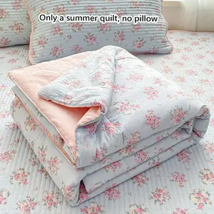 Blue rose pattern summer cooling quilt, a soft and breathable lightweight blanket ideal for air-conditioned bedrooms, offices, beds, living rooms, and home leisure use