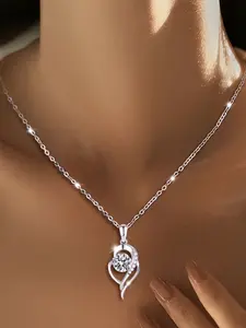 Heart Pendant Clavicle Chain Luxury Simple Fashion Super Sparkling Artificial Zircon Heart Necklace Daily Wear Jewelry Heart Design Necklace