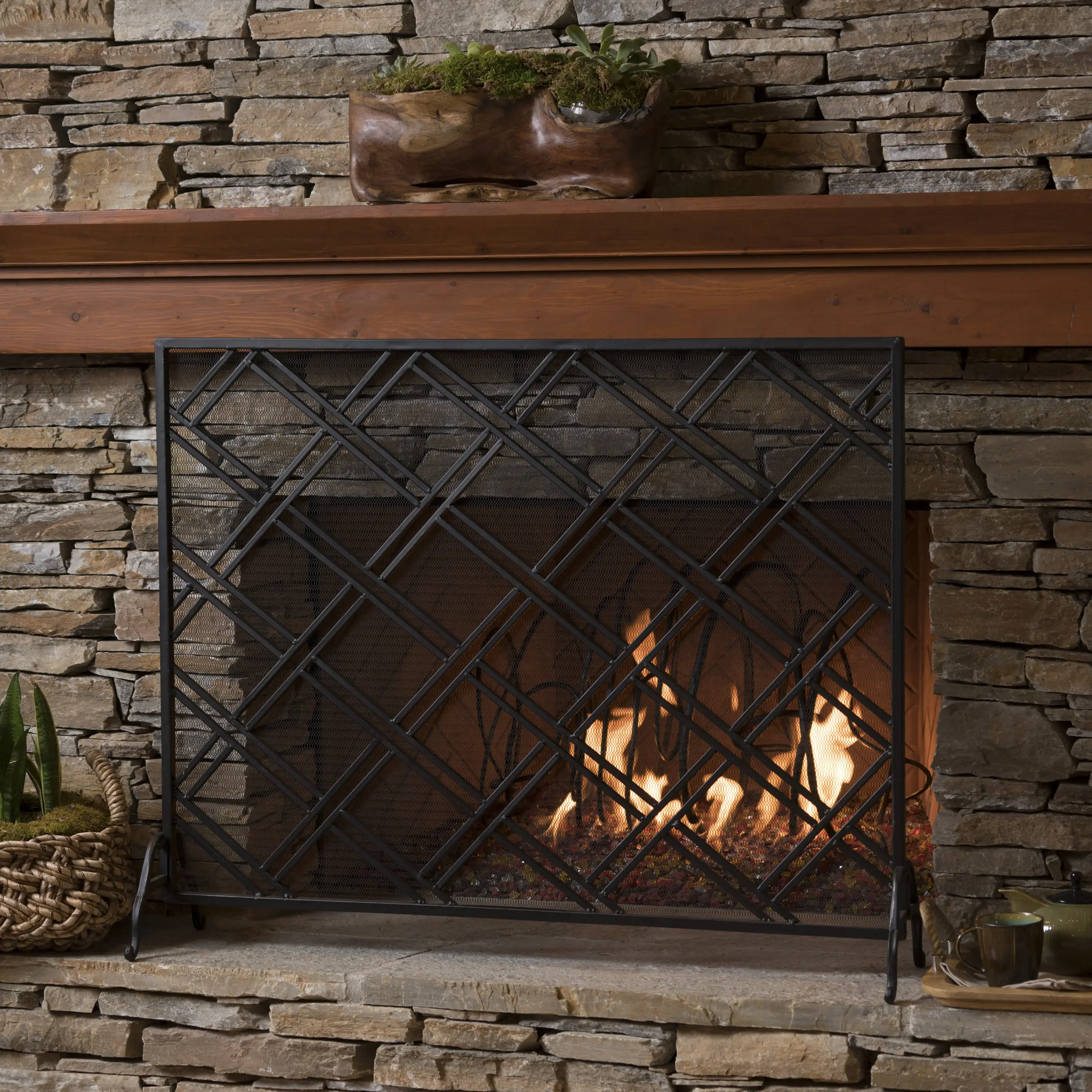 XUAN Heavy-Duty Metal Fire Screen, Freestanding Mesh Fireplace Spark Guard Screen for Living Room Decor