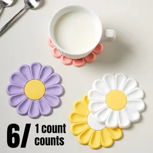 1 pc Daisy Coaster Silicone Material Cute Flower Shape High Temperature Resistant Bi-color Coffee Coaster Marker Coaster Mini Coaster Kitchen Coasters Home Suitable for holiday gifts Office Colleague gifts