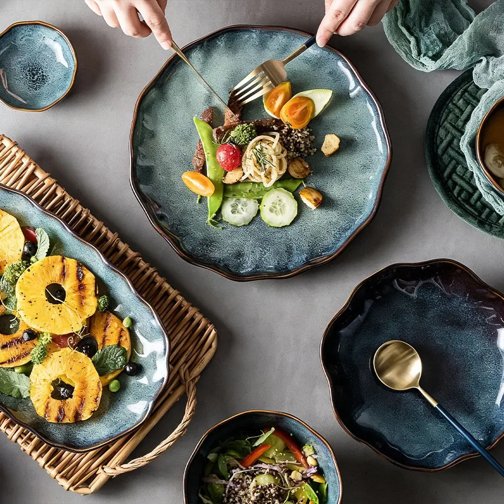 4 pieces of 9/10 inch kiln turned ceramic steak plates, Dinner plate, retro green, ceramic tableware, easy to clean, irregular shape, can hold roasted chicken, pasta, steak, etc., Oven and microwave safe, can be used in dishwasher, Ceramics Plate