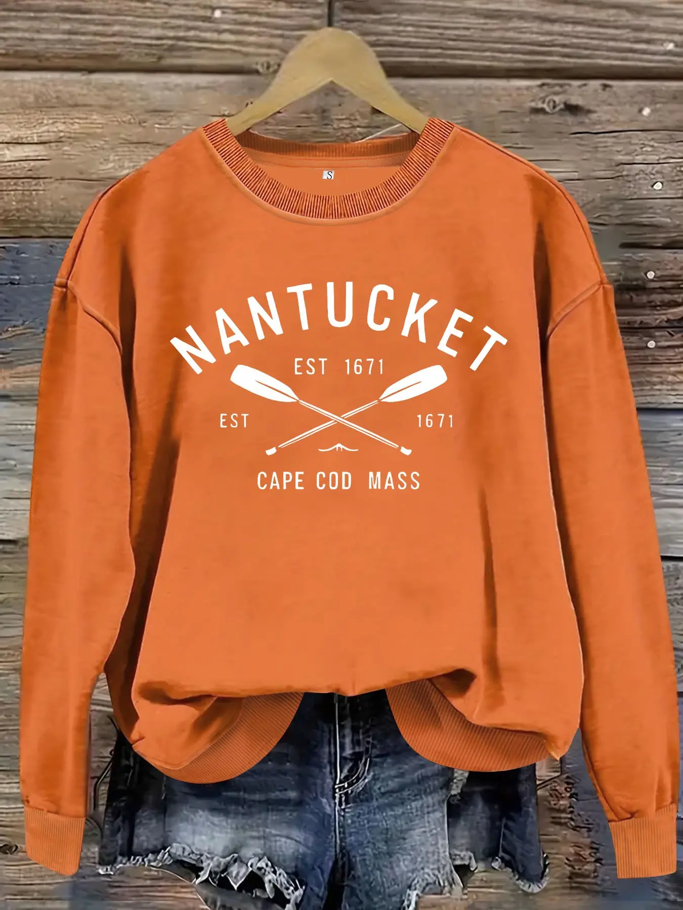 Women's Nantucket Established 1671 Print Crew Neck Fitted Sweatshirt, Casual Sweatshirts, Graphic Print Sweatshirt, Casual Long Sleeve Pullover for Fall & Winter, Women's Clothes for Daily Wear, Hoodie, Tops, Crewneck Pullover