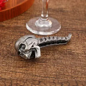 Unique Skull Bottle Opener, Halloween Theme Handheld Beer Opener, Utensils, Gothic Design Stainless Steel, No Power Needed, Perfect for Party Decorations