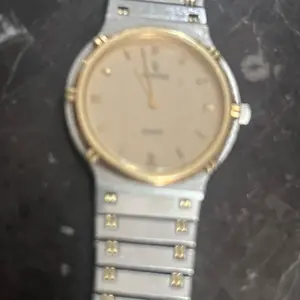 Vintage 18kt Gold Bezel Concord Watch with Quartz Movement Elegant Design Beautiful & Gorgeous Timepiece Metal Strap