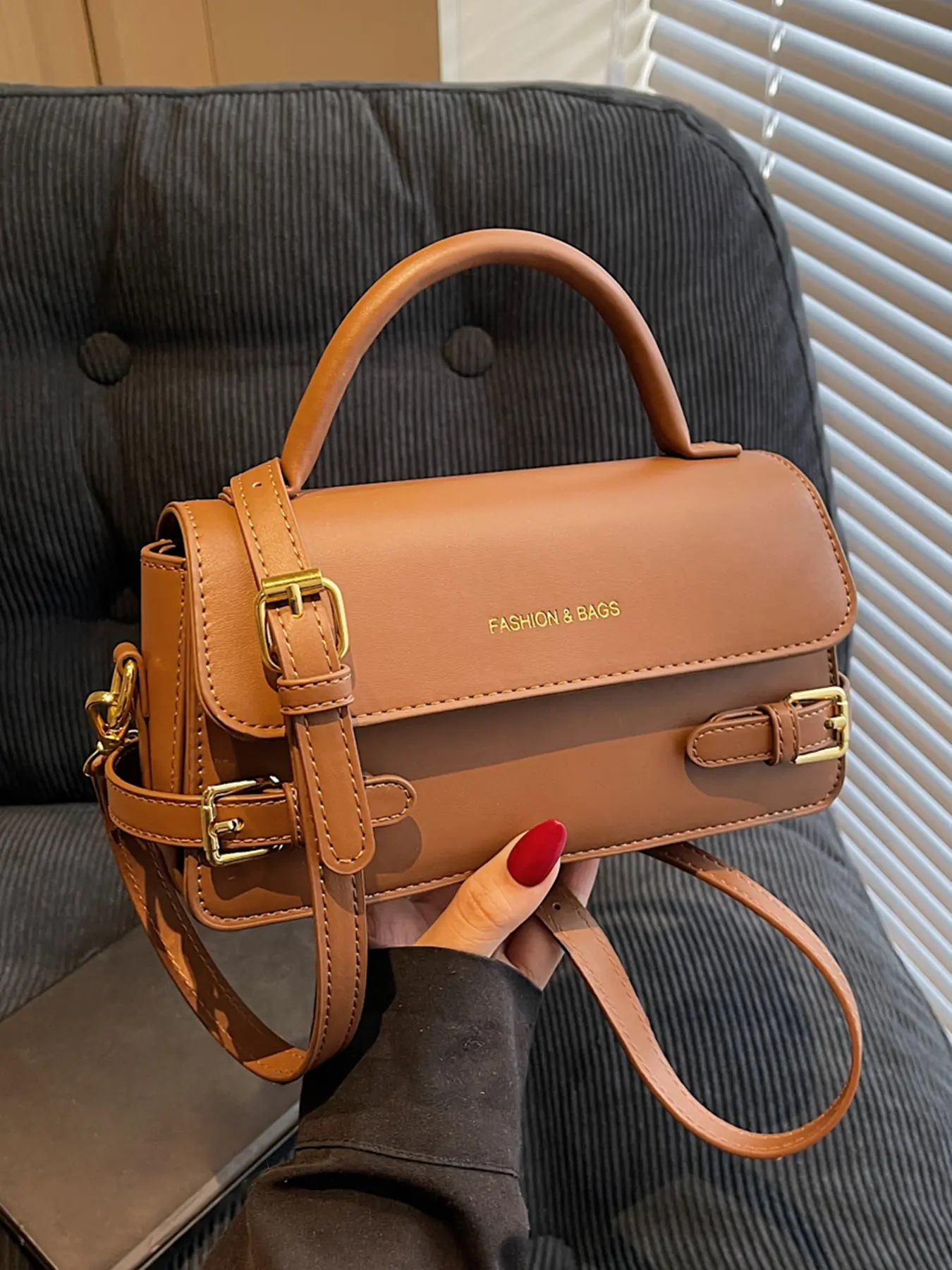 Simple style handbag crossbody bag, Casual handbag, fashionable and versatile, exquisite and compact minimalist style, crossbody and handbag dual use, suitable for office workers commuting, shopping and dating, afternoon tea, Daily commuting bag