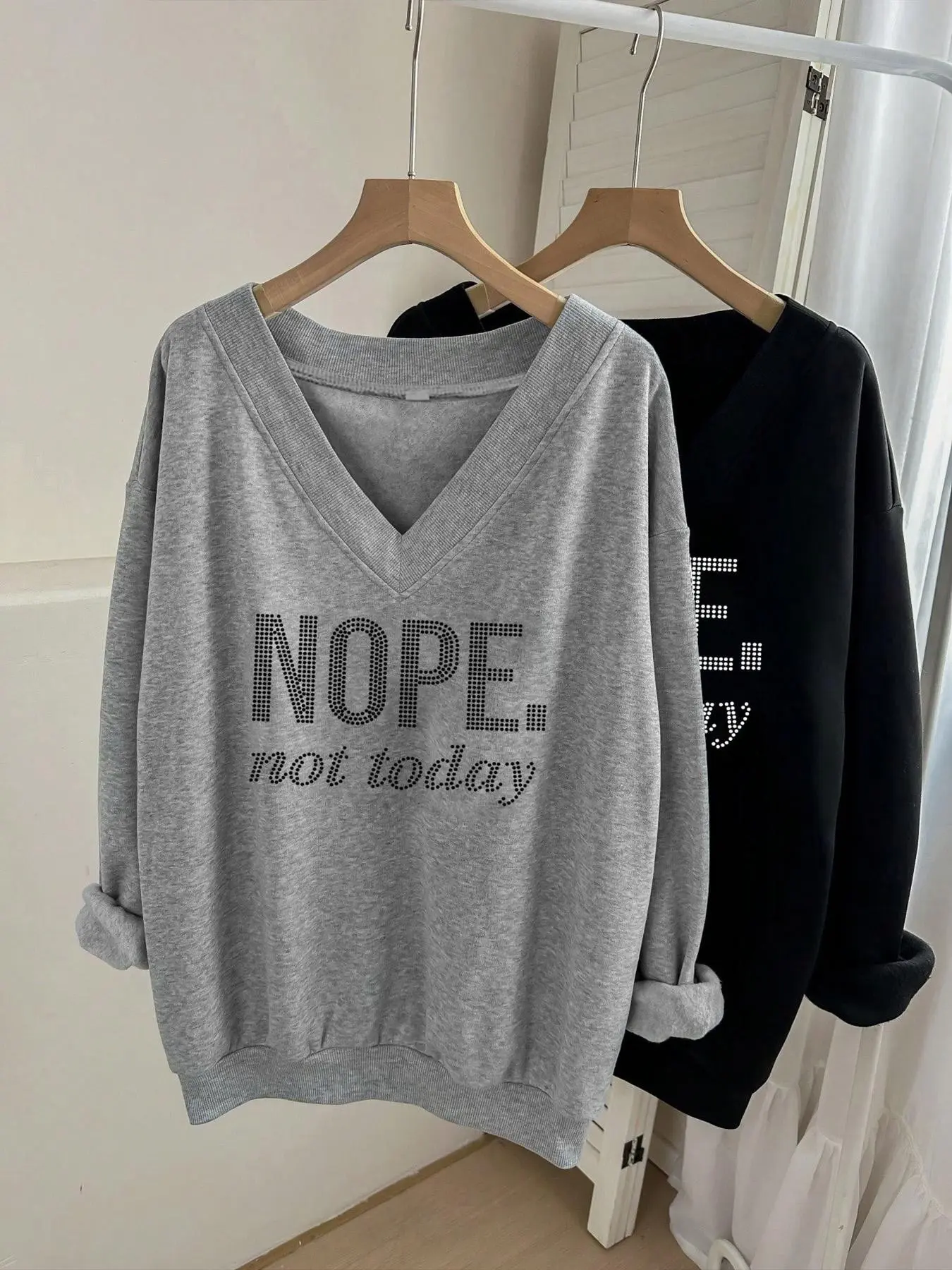 Women's Casual Letter Print V-Neck Loose Fit Long Sleeve Loungewear Sweatshirt Womenswear, Fall & Winter Fashion Pullover for Daily Wear Lady, Casual Pullover Tops