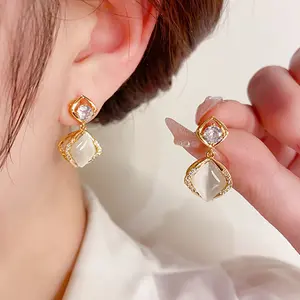 Simple and stylish, compact and exquisite, diamond-shaped cat's eye stone earrings for women DDES0416, s925 silver needle, versatile, light luxury, unique earrings, 14K gold-plated