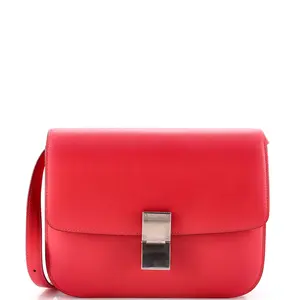 Pre-owned material Messenger Bags Celine Classic Box Bag Smooth Leather Medium by Rebag