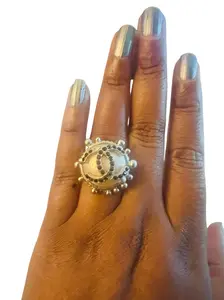 Pre-owned Metal Ring CHANEL CC Logo Pearl Silver Tone #1649