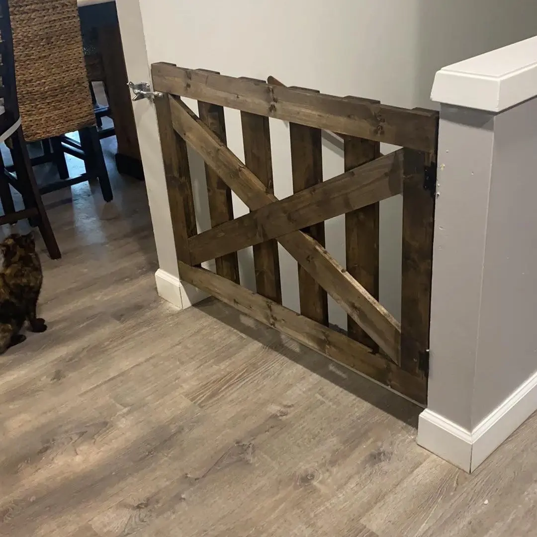 Wood baby gate / pet gate