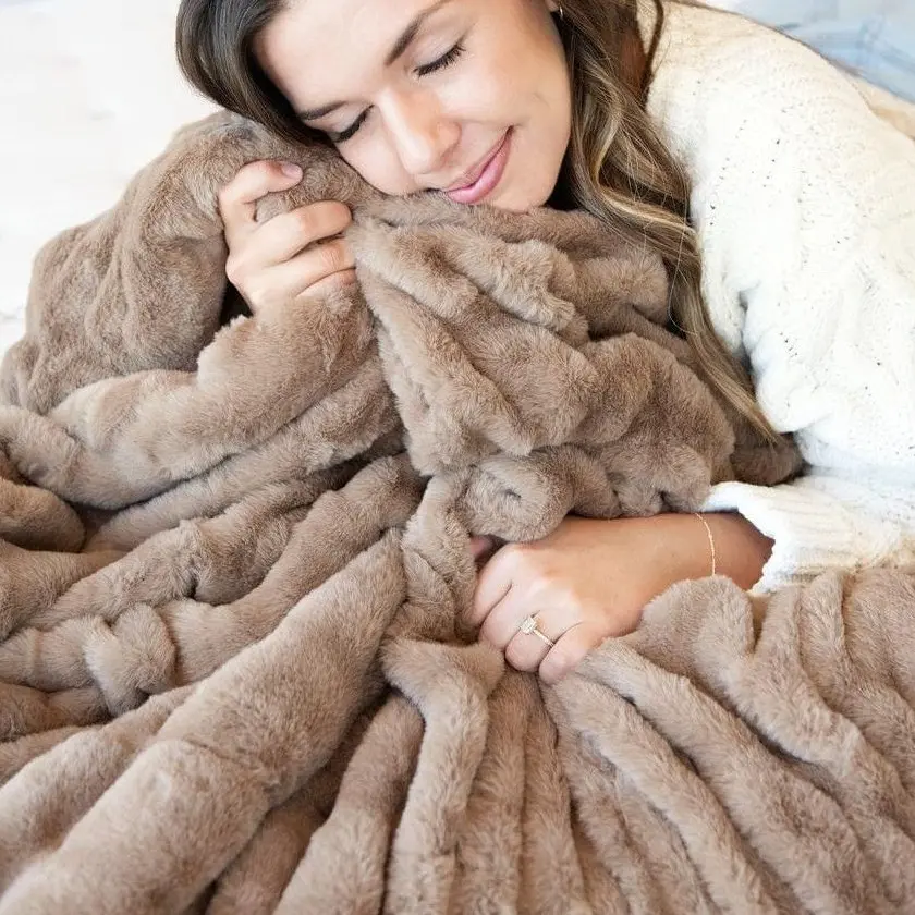 MINKY COUTURE Hugs Milk Chocolate Blanket - Soft Plush Cuddle Blanket, Comfortable Sleep Essential, Ideal Relaxing Gifts for Home Bedding & Throws
